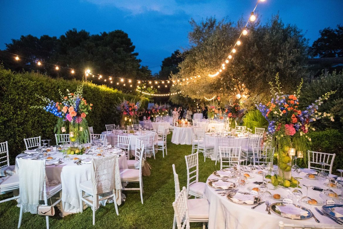 garden dinner wedding colourful styling sicily